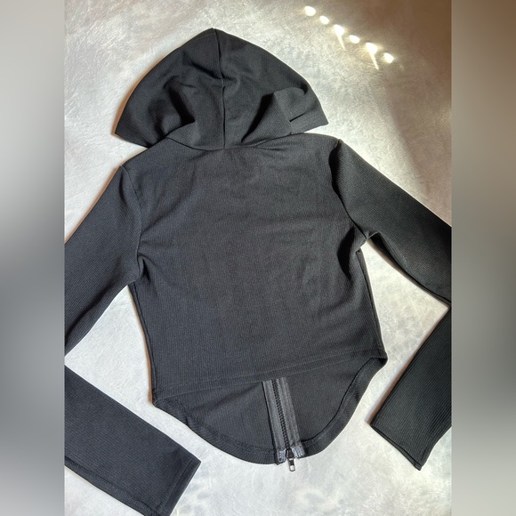 ❌SOLD❌ BLACK HOODED TWO WAY ZIP UP LONG SLEEVE WORKOUT ACTIVEWEAR JACKET HOODIE - Picture 7 of 9